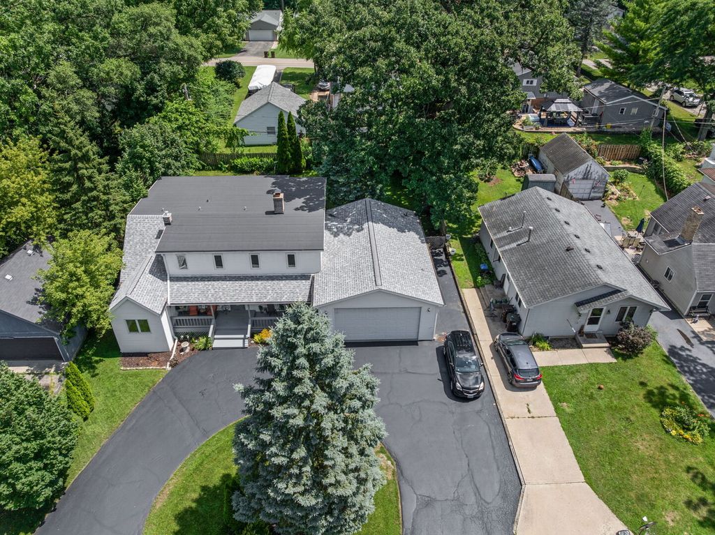 3422 Oakwood Drive, Island Lake, IL 60042