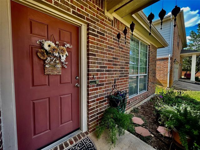 8853 STIRRUP Way, Fort Worth, TX 76244