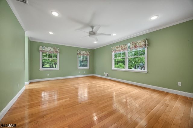 44 Hughes Ln, Watchung Boro, NJ 07069