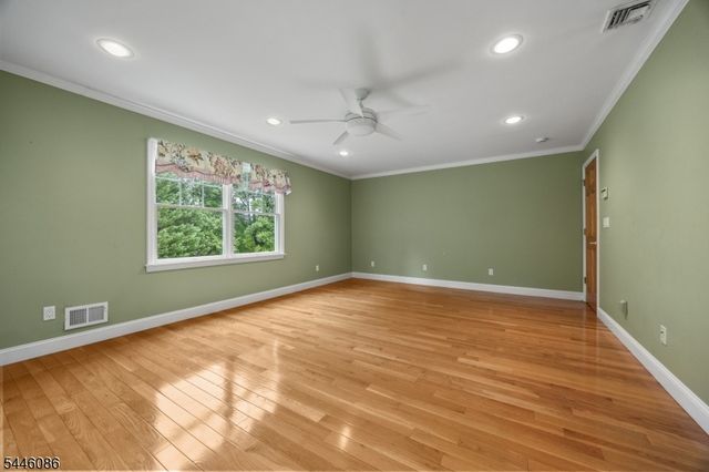 44 Hughes Ln, Watchung Boro, NJ 07069