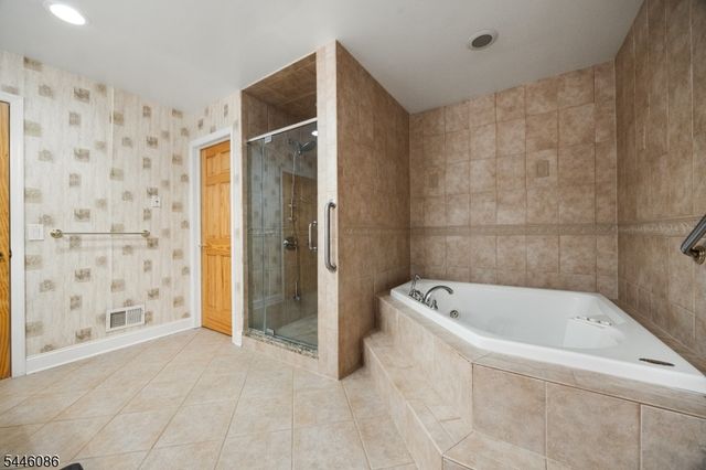 44 Hughes Ln, Watchung Boro, NJ 07069