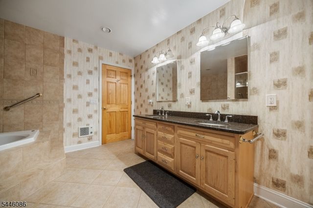 44 Hughes Ln, Watchung Boro, NJ 07069