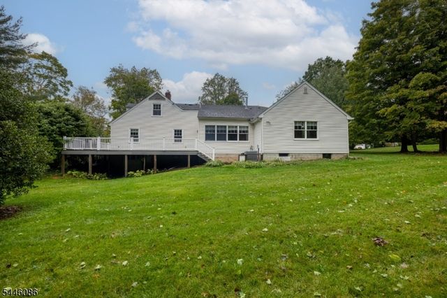 44 Hughes Ln, Watchung Boro, NJ 07069