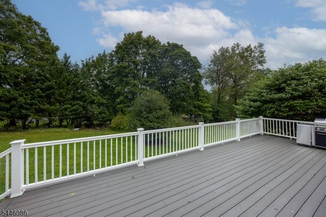 44 Hughes Ln, Watchung Boro, NJ 07069