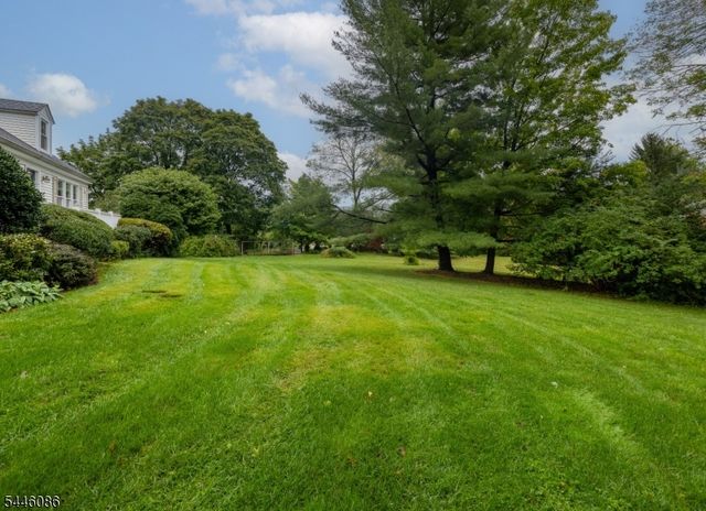 44 Hughes Ln, Watchung Boro, NJ 07069