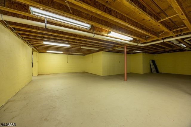 44 Hughes Ln, Watchung Boro, NJ 07069