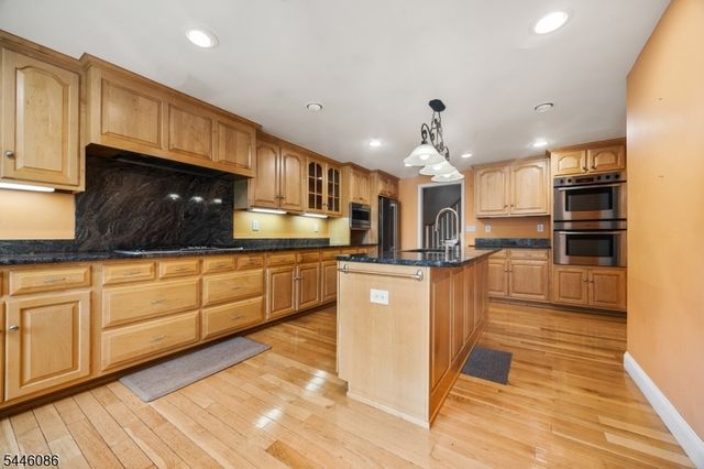 44 Hughes Ln, Watchung Boro, NJ 07069