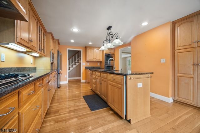 44 Hughes Ln, Watchung Boro, NJ 07069