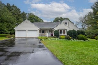 44 Hughes Ln, Watchung Boro, NJ 07069