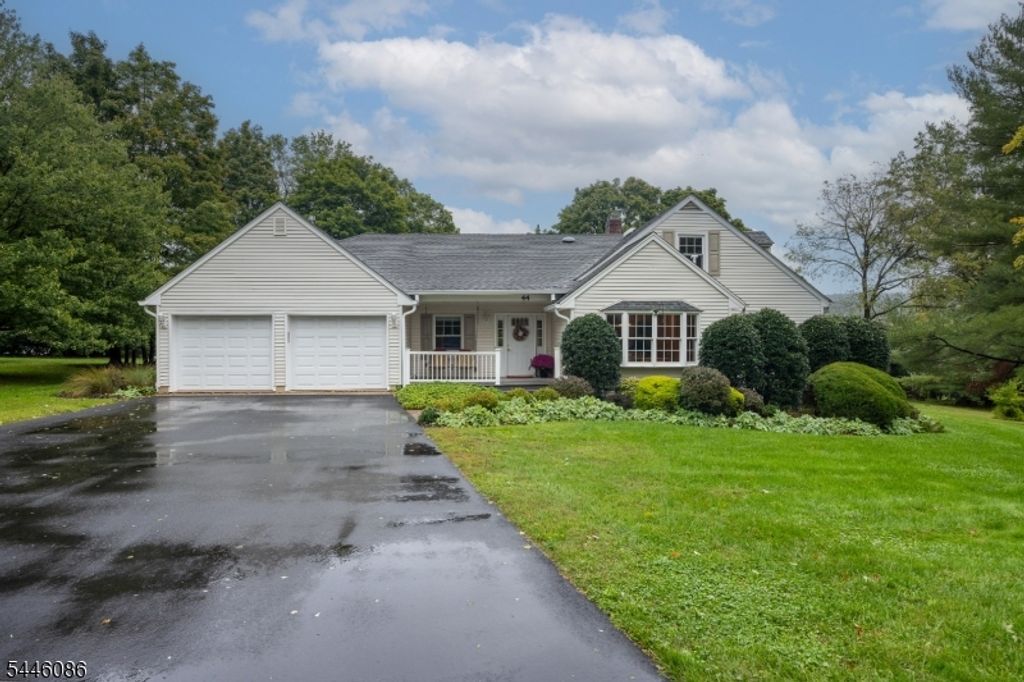 44 Hughes Ln, Watchung Boro, NJ 07069