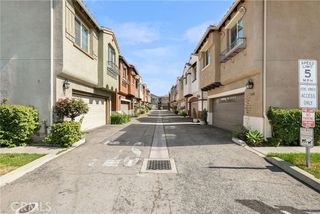 7600 N Courage Way, Van Nuys (los Angeles), CA 91405