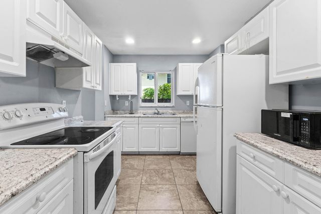 13789 YARMOUTH Drive 13793, Wellington, FL 33414
