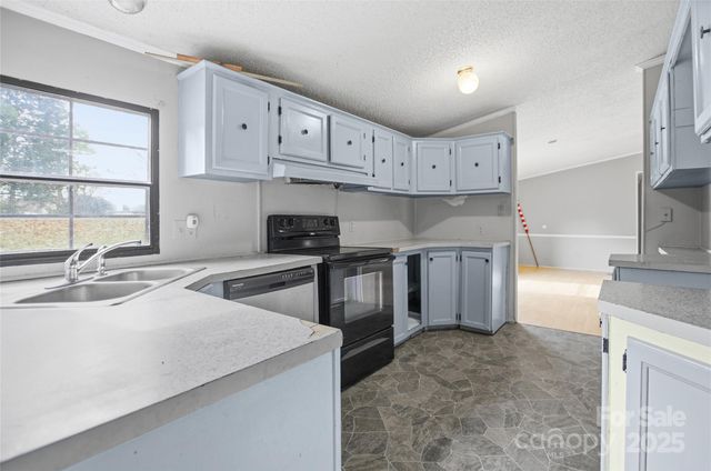 218 Arizona Place NW, Concord, NC 28027