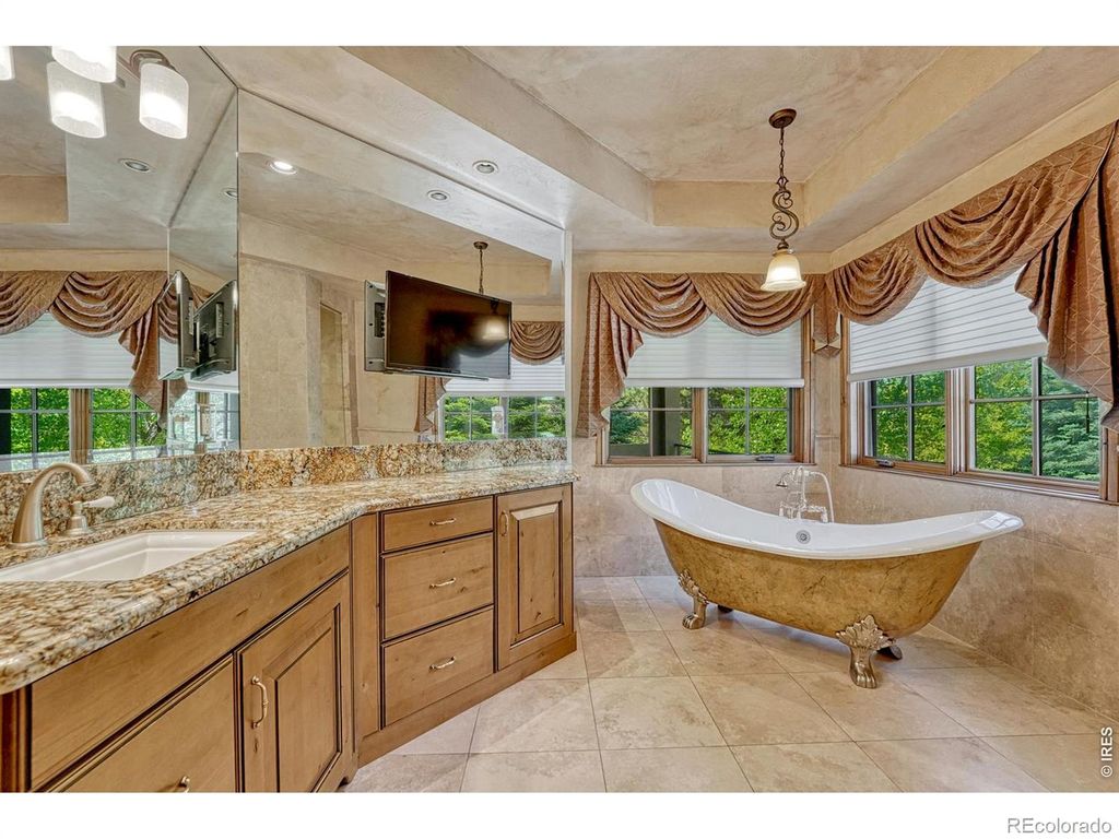 Image 23 of property listing at 4320 E Linden Circle, Greenwood Village, CO 80121