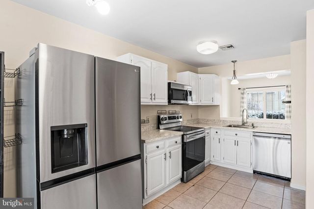 207 CRESCENT DR, Hershey, PA 17033