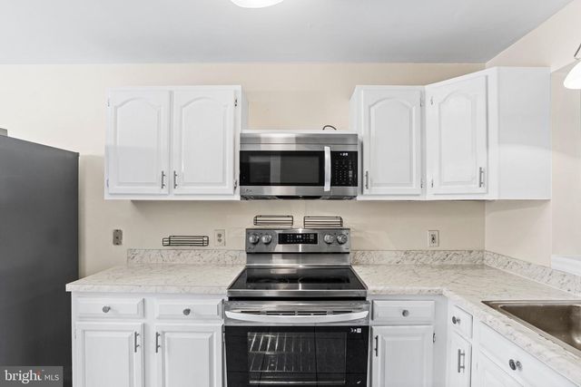 207 CRESCENT DR, Hershey, PA 17033