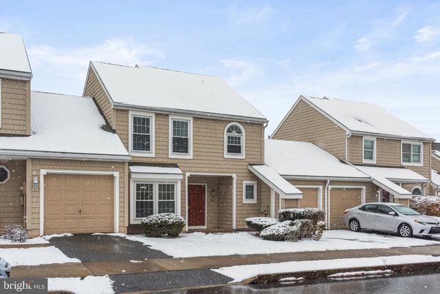 207 CRESCENT DR, Hershey, PA 17033