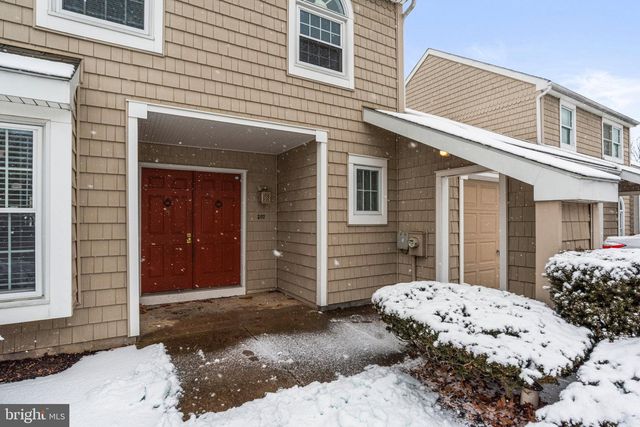 207 CRESCENT DR, Hershey, PA 17033