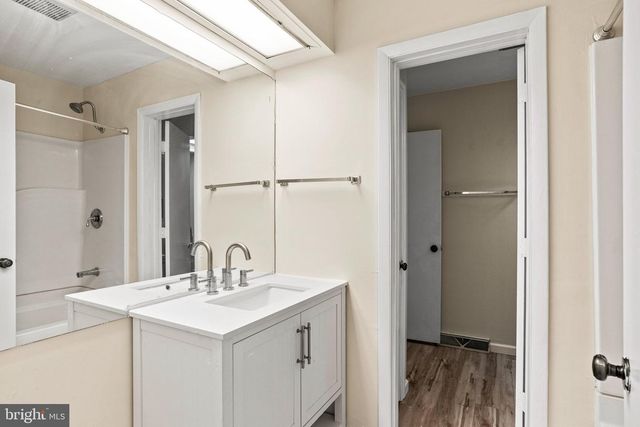 207 CRESCENT DR, Hershey, PA 17033