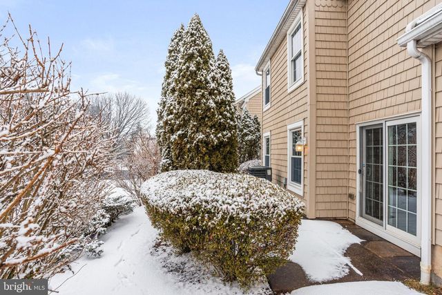 207 CRESCENT DR, Hershey, PA 17033