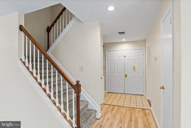 207 CRESCENT DR, Hershey, PA 17033