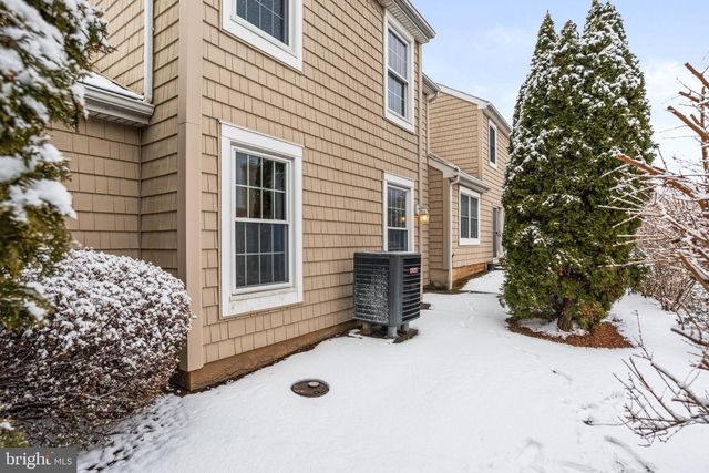 207 CRESCENT DR, Hershey, PA 17033