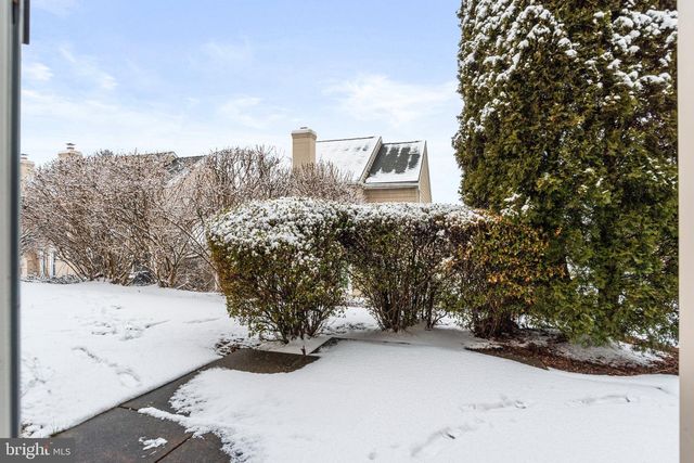 207 CRESCENT DR, Hershey, PA 17033