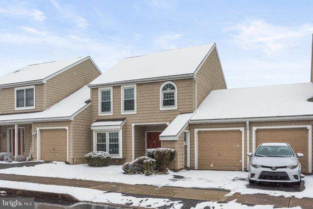 207 CRESCENT DR, Hershey, PA 17033