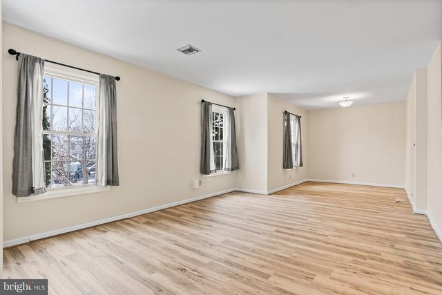 207 CRESCENT DR, Hershey, PA 17033