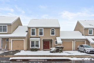 207 CRESCENT DR, Hershey, PA 17033