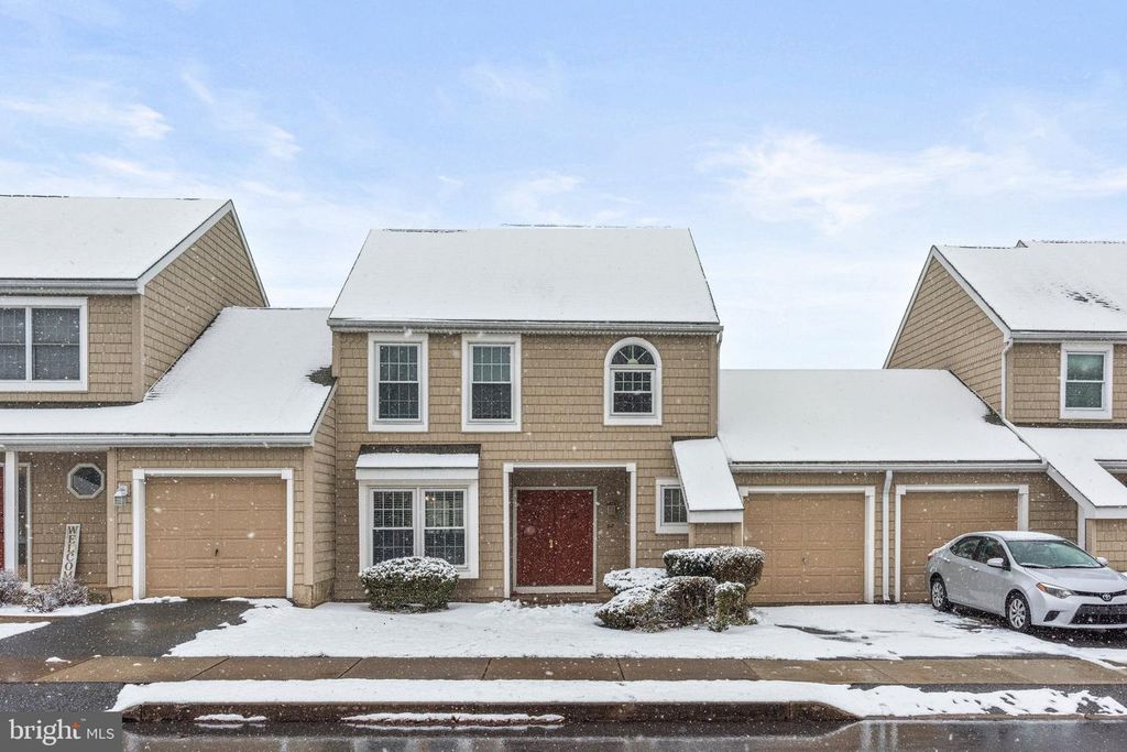 207 CRESCENT DR, Hershey, PA 17033