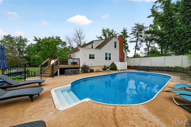 671 Meramec Station Road, Manchester, MO 63021