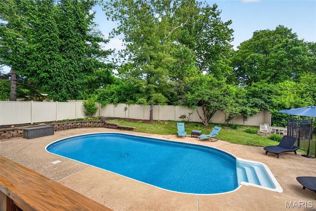 671 Meramec Station Road, Manchester, MO 63021