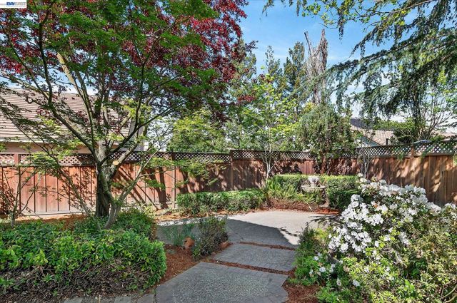 912 Loyola Way, Livermore, CA 94550