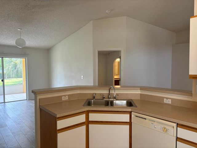 1776 Vista Lake Circle, Melbourne, FL 32904