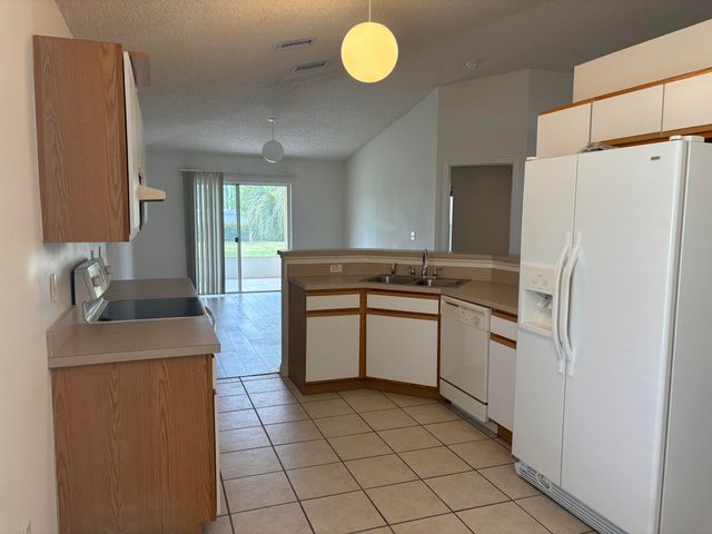 1776 Vista Lake Circle, Melbourne, FL 32904