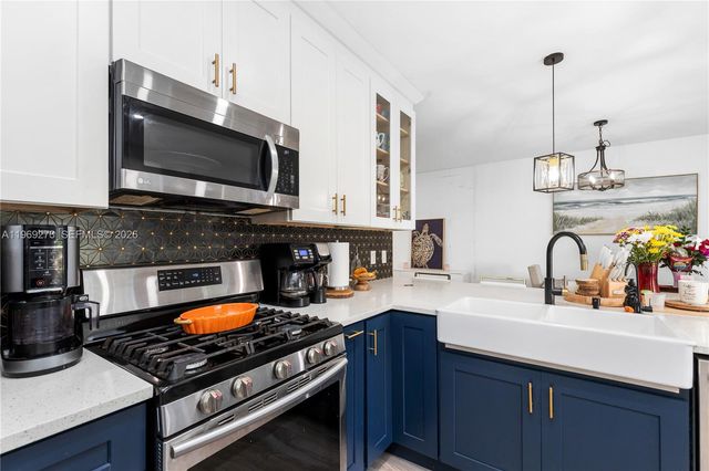 10930 Periwinkle Ln, Tamarac, FL 33321