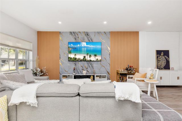 10930 Periwinkle Ln, Tamarac, FL 33321