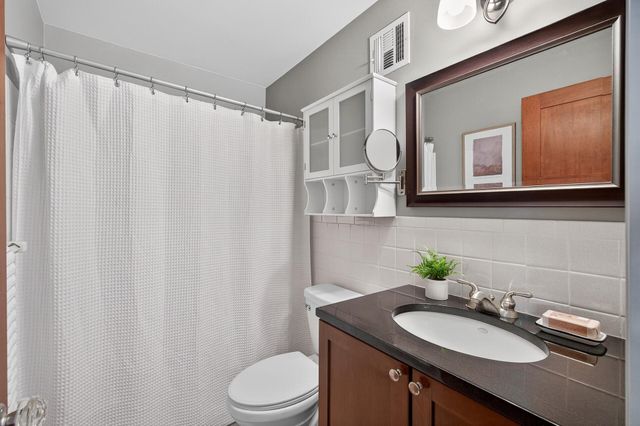 2700 W 44th Street 104, Minneapolis, MN 55410