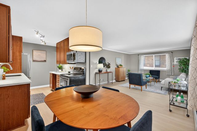 2700 W 44th Street 104, Minneapolis, MN 55410