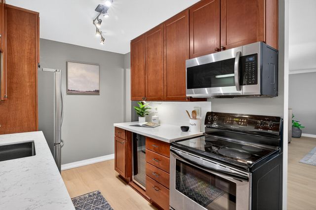 2700 W 44th Street 104, Minneapolis, MN 55410