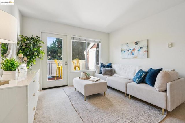 104 Marina Lakes Dr, Richmond, CA 94804