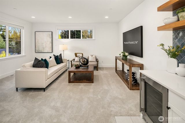 12916 NE 70th Lane, Kirkland, WA 98033