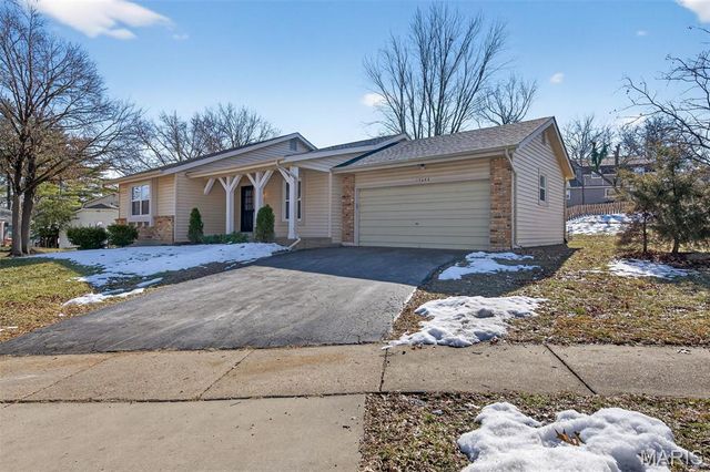 15648 Silverlake Court, Chesterfield, MO 63017