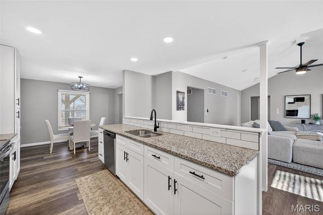 15648 Silverlake Court, Chesterfield, MO 63017