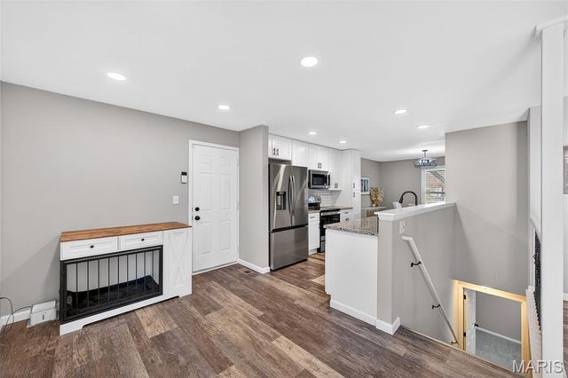 15648 Silverlake Court, Chesterfield, MO 63017