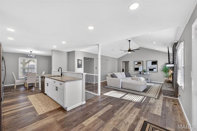 15648 Silverlake Court, Chesterfield, MO 63017