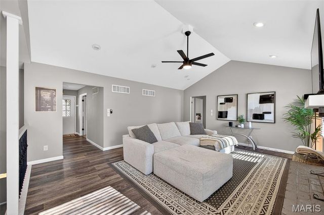 15648 Silverlake Court, Chesterfield, MO 63017