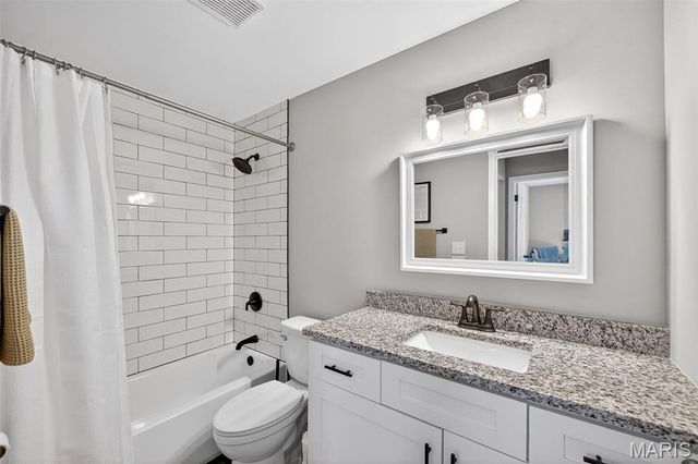 15648 Silverlake Court, Chesterfield, MO 63017