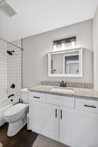 15648 Silverlake Court, Chesterfield, MO 63017